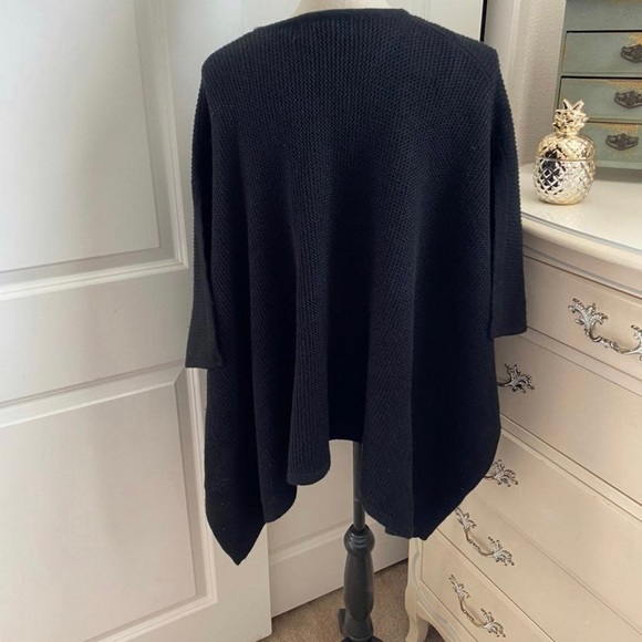 Black Pancho Oversized - Picture 2 of 3